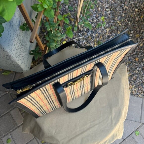 Burberry Large Link Zip 1983 Check Tote - Picture 8 of 14